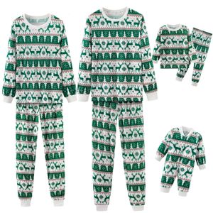 Familie Bijpassende Outfits Kerst Kleding Set Pyjama 2024 Jaar Mama en Papa Kids Baby Romper Kerst pak 231122