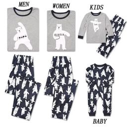 Trajes a juego para la familia Conjunto de pijamas de Navidad Padre Madre Niño Bebé Traje Oso Manga larga Top Pantalones Ropa de dormir Ropa de dormir 231129