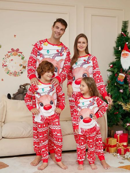 Trajes a juego de la familia Conjunto de pijamas de Navidad 2024 Año Moda Rojo Dibujos animados Navidad Ciervos Imprimir Adultos Niños PJ S Bebé Mameluco Ropa para perros 231201