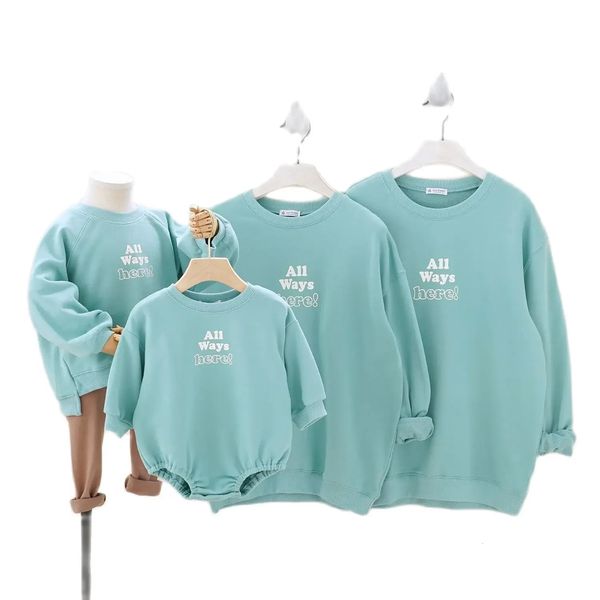 Tenues assorties pour la famille Année de Noël Sweatshirts Tenues assorties pour la famille Look Maman Bébé Maman et moi Vêtements Père Mère Enfants Couverture en coton 231123