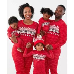 Famille correspondant tenues années Costumes noël pyjamas ensemble mère père enfants bébé barboteuse doux vêtements de nuit Look 231204