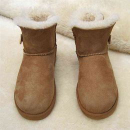 Bottes de neige assorties à la famille avec boutons Mère Enfants Chaussures en peau de mouton avec de vraies bottes de fourrure de mouton Baby Sister Bother 211108