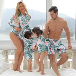 Familie Matching Badpak Dames Lange Mouw Blad Moeder Dochter Kid Jongen Girl Kind Badmode Trunks Bading Swim Suit 210702