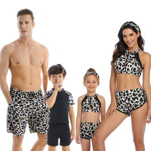 Familie Bijpassende Badmode Baby Meisje Jongen Badpak Moeder Dochter Bikini Beachwear Zwembroeken Mannen Badpants Suit 210429