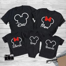 Family Matching T-shirt muishoofd t-shirt cartoon papa mama broer zus tees baby rompers familiereis outfits top tee 240507
