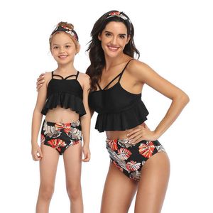 Famille Mathing Vêtements Maman Fille Bikini Ensemble Fleurs Motif Volants Maillots De Bain Pour Maman et Moi 210529