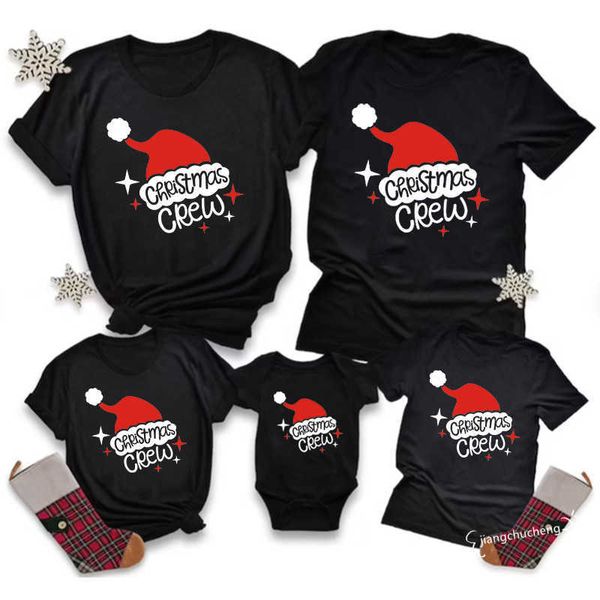 Tenues de famille Nouveau personnel de Noël imprimant des vêtements de famille Père Mère Fille Fils T-shirt Combinaison bébé Coton apparence de la famille Vêtements de Noël G220519