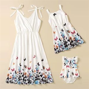 Family Set Butterflies Moeder Dochter Matching jurken Tank mam moeder Baby Mommy en ik kleding Outfits Fashion Women Girls Jurk 220531