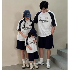 Familie Zomerkleding Sets Fashion Dad Mom en Son Daughter T -shirt Shorts Tweedelige outfits voor moeder Vader kinderen 240507