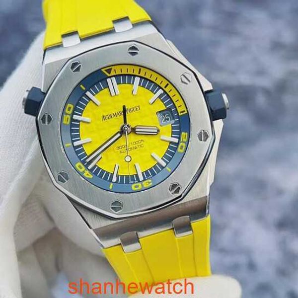 Famoso reloj de pulsera AP Royal Oak Series 15710ST Raro amarillo limón y azul combinado con reloj mecánico automático de acero de precisión de 300 metros de buceo profundo