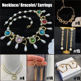 Composants de mode de bande célèbre collier classique pour femmes boucles d'oreilles avec boîte-cadeau