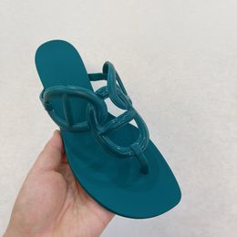 célèbre marque pantoufles de plage classique talon plat été designer mode flops en cuir dame diapositives femmes chaussures hôtel bain dames sexy sandales grande taille 0116