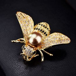 Broche de serie de insectos de diseño de marca famosa para mujer, broches delicados de abeja pequeña, broche de alfiler de diamantes de imitación de cristal, regalos de joyería para niña