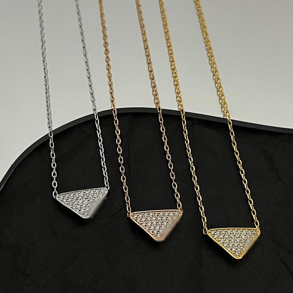 Célèbre marque de luxe de haute qualité en laiton collier boucles d'oreilles classique Triangle P appareil ménager plaqué or femmes charme bijoux soeur exquis mode cadeau