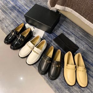 Célèbre marque Designer chaussures simples talon épais chaussures en cuir noir chaussures de bureau décontractées pour femmes Paris Top-qualité classique luxe marche mocassins Slip-Ons pour fille