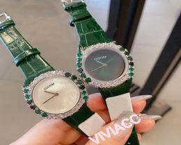 Beroemde merk Geometrische grafische horloges voor vrouwen echte lederen klok volledige kristalgroen diamant bezel kwarts pols horloge 32mm5736192
