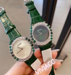 Beroemde merk Geometrische grafische horloges voor vrouwen echte lederen klok volledige kristalgroen diamant diamant -karts pols horloge 32mm1018957