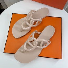 Célèbre marque de luxe designer sandales tongs pantoufles talons courts tempérament britannique net rouge fond plat sandales de masse femmes taille tendance avec boîte 35-41