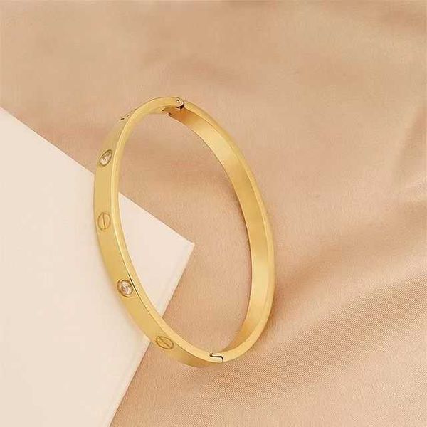 Famosa nueva pulsera de oro rosa de 18 quilates con cuatro diamantes y seis clavos para parejas con luz incolora de San Valentín, regalo de lujo L