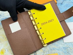 Agenda de couverture de livre de carnet de carnets célèbre avec boîte avec boîte.papier, support de carte PM taille plus de couleurs