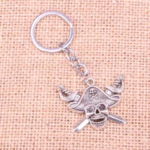 Beroemde BrandCherryNew Keychain 45*34mm Piratenschedel en kruis zwaarden Paarden Diy Men CAR Key Chain Ringhouder Keyring Souvenir sieradencadeau