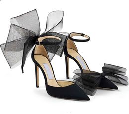 Beroemde merken Dames Sandaal Verkeerde Mesh Feather Bow Knot Knot Band Open Teen High Heel Mode met een verfijnde avondjurkschoenen Lady Pumps Party 35-43