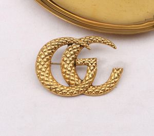 Célèbre Gold Gold G Marque Luxury Desinger Brooch Women Femme Rhinestone Letters Brooches Suit Pin Fashion Bijoux Vêtements Décoration 2159989