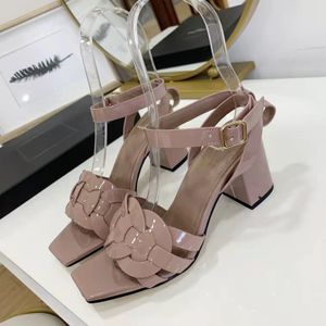 Célèbre Design Affranchissement gratuit Marque Femmes Chunky Talon sandale chaussures de luxe chaussures de créateur hommage noir sandales en cuir véritable diapositives chaussures de mode