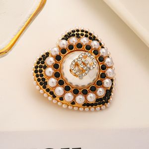 Roestvrijstalen luxurys desinger broche dames strass pearl letter pak pin decoratie hoogwaardige mode sieraden kleding accessoires zg2380