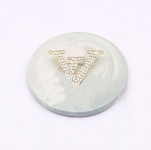 Célèbre Design Or Lettres Luxurys Desinger Broche Femmes Strass Perle Lettre Broches Costume Pin Mode Bijoux Vêtements Décoration Accessoires Cadeaux