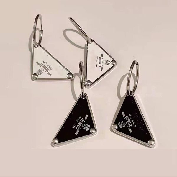 Pendientes triangulares de diseño famoso para hombre, pendientes de aro para mujer, pendientes triangulares en blanco y negro, adornos de joyería para fiesta, simples y elegantes