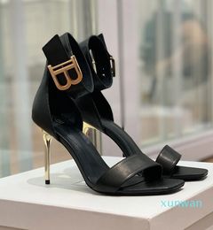 Beroemd ontwerp uma sandalen schoenen vrouwen b-bellishment kalf suede goud gegraveerde hoge hak trouwjurk elegante dame gladiator sandalias