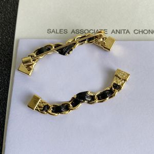 Berühmte Designermarke Letters Luxurys Broschen Pins Frauen Hochwertiges Legierungsmaterial Brosche Anzug Pin Mode Weihnachten Schmuck Kleidung Dekoration Zubehör