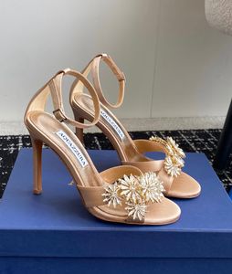 Men de créateurs célèbres Crystal Aquazzura Margarita Sandals Chaussures Floral-Embellishes Femmes Stiletto Talons Lady Summer Luxury Walking EU35-43 avec boîte