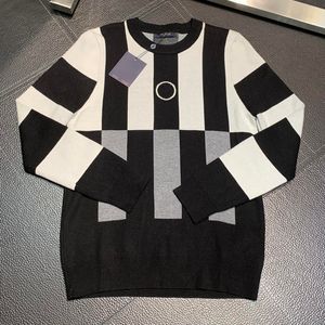 Célèbre designer hommes printemps et automne noir, blanc et gris patchwork fusion plaid rayé jacquard tricot populaire classique pull confortable