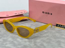Designer célèbre Mumu Design Women Woes Wear avec des lunettes de soleil peut choisir parmi une variété de couleurs tendre à un temple exceptionnel et un temple en une seule pièce reconnaît le cycle radical