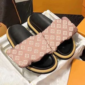 Beroemde designer pool kussenglaasjes slippers merk man glijden alle zwarte roze schuifjes plat sandalen muilezels gewatteerde voorste riem muilezel dames schuifregelaars