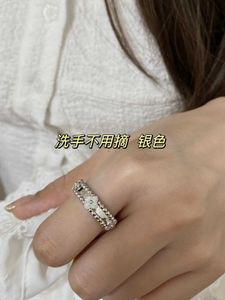 Beroemde designerringen voor geliefden Hoge gouden ring breed en smalle 18k roze bloemlichtringen met gemeenschappelijke Vanely