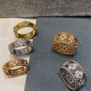 Beroemde designerringen voor geliefden nieuwe ring en dames breed smal gecombineerd met niet met gemeenschappelijke Vanly