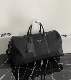 Sac de sport de mode noir classique de célèbre, sac décontracté unisexe, sac extérieur de grande capacité, sac à bandoulière, matériau imperméable en nylon, sac de voyage de haute qualité