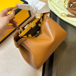 Bolso clásico de diseñador de diseñador, bolso de concha de color sólido, bolsa de maquillaje para mujeres de estilo minimalista, bolsa de teléfono móvil, desplazamiento, negocios y fechas de vestimenta