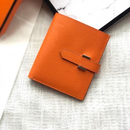 Le nouveau portefeuille classique masculin et féminin classique du créateur avec le même style, style social, couleur unie, style doux, style de datation pour filles, style tendance et cool