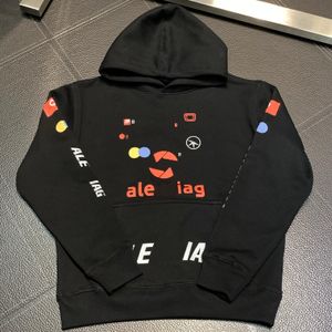 Nouveau haut hip-hop imprimé rétro du célèbre designer avec plusieurs logos, design estampé à chaud, sweat à capuche avec silhouette ample pour hommes et femmes