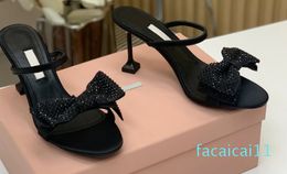 Famoso designer sandálias femininas sandálias de salto alto luxo chinelos strass arco decoração marca chinelos qualidade superior sliders moda alta