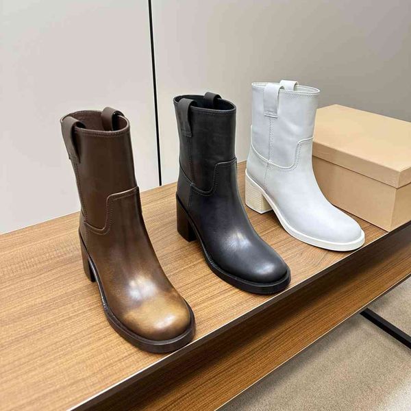 Chaussures de créateurs célèbres Nouvelles bottines pour les podiums d'automne et d'hiver Cool et épicé Édition limitée Géant très doux facile à porter La botte est large Sensation ample