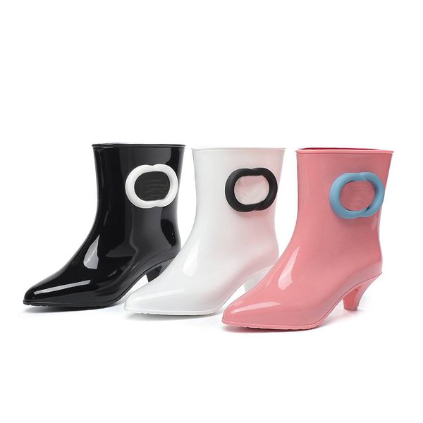 Chaussures de créateurs célèbres Bottes de pluie en caoutchouc bottes à bout pointu bottines en caoutchouc pour femmes couleur bonbon imperméable talons bas bottes de mode haut de gamme Taille de chaussure 35-40