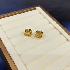 Célèbre créateur Cet ensemble de bijoux trèfle à quatre feuilles en acier titane plaqué or véritable 18 carats conserve la couleur pendant longtemps