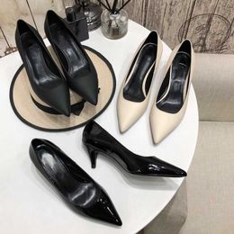 Des designers célèbres recommandent des petites chaussures classiques à bout pointu, l'exposition parfaite de la peau est plus blanche et plus fine, sexy et charmante et facile à porter taille 35-40.