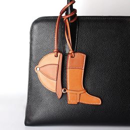 Célèbre coeur PU Faux Coat Shoe Boot Horseshoe Keychain Pendentif For Women Ladies Sac charme Accessoires Ornement Cadeaux 240428