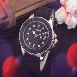 Famoso Japón Reloj de movimiento de cuarzo Hombres Misión Diseñador Reloj de regalo Correa de cuero genuino Clásico Montre de Luxe Caja de acero inoxidable resistente al agua Relojes de pulsera